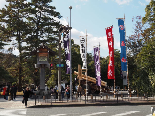 外宮表参道口に展示されたお木曳車(奉曳車)
