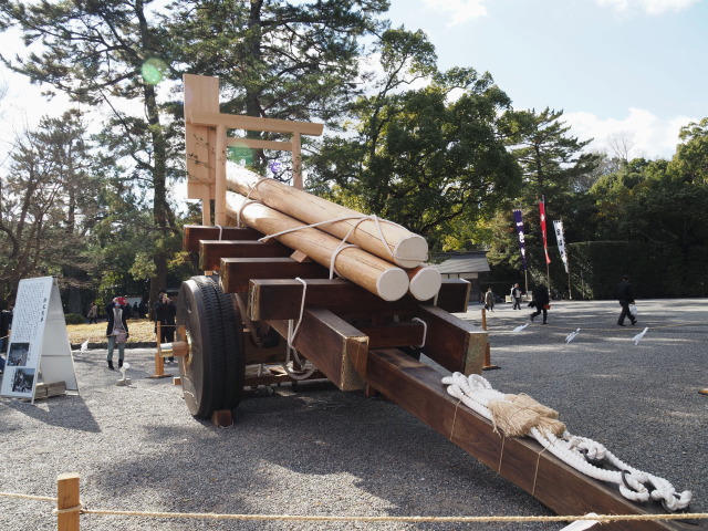 外宮表参道口に展示されたお木曳車(奉曳車)