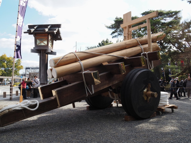 外宮表参道口に展示されたお木曳車(奉曳車)