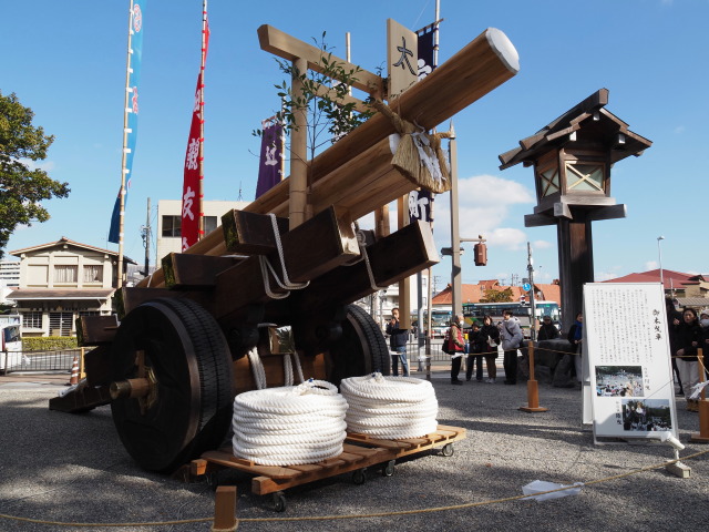 外宮表参道口に展示されたお木曳車(奉曳車)