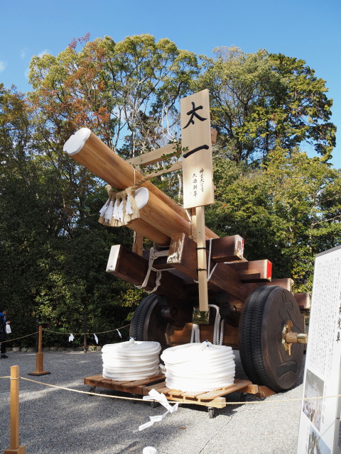 外宮表参道口に展示されたお木曳車(奉曳車)