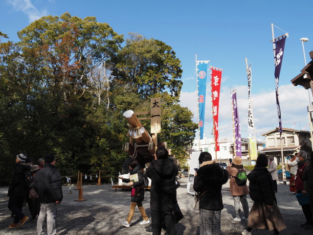 外宮表参道口に展示されたお木曳車(奉曳車)