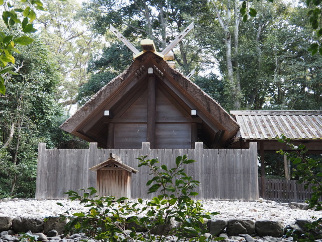 月夜見稲荷の参道から望む月夜見宮