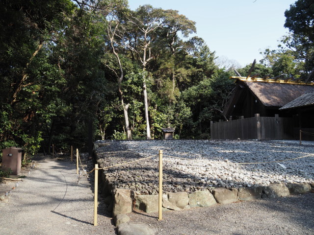 月夜見稲荷の参道と月夜見宮