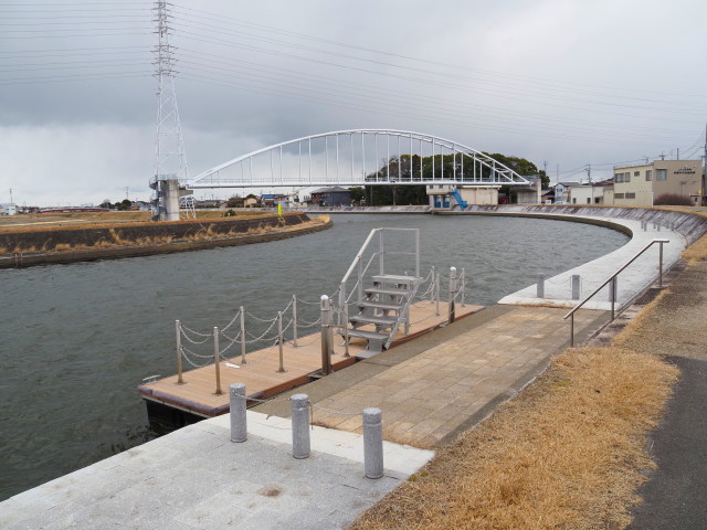 二軒茶屋川の駅(勢田川)