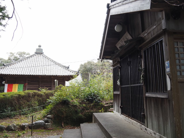 松尾観音寺の本堂と松尾龍池社・宇須大明神・稲荷大明神(伊勢市楠部町)