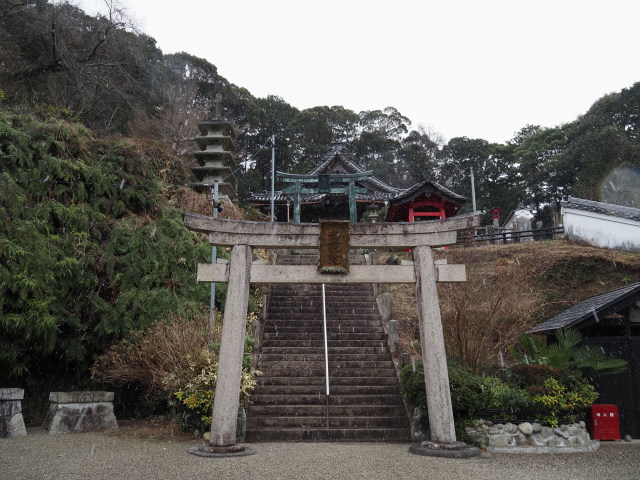 お稲荷さん、世義寺境内(伊勢市岡本)