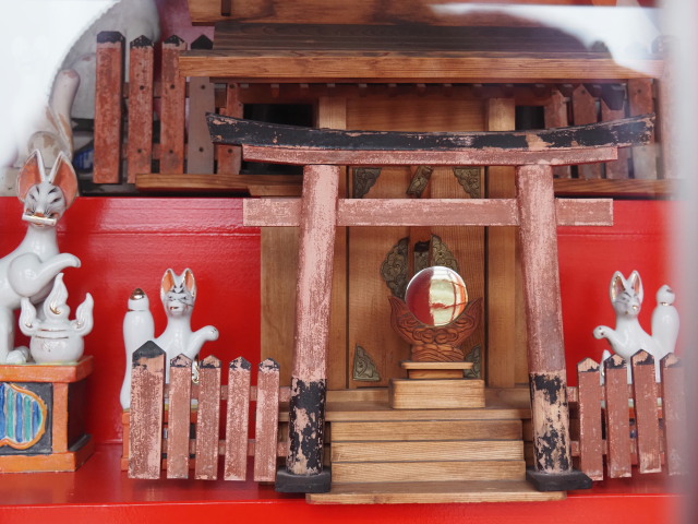 お稲荷さん、清雲院の前（伊勢市神社港）