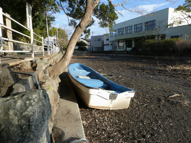 干上がってしまった朧ヶ池(船江上社)