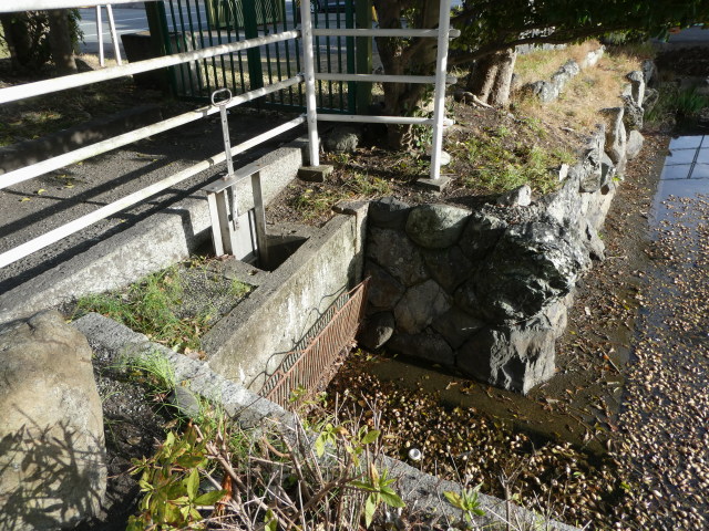 朧ヶ池の排水溝(船江上社)