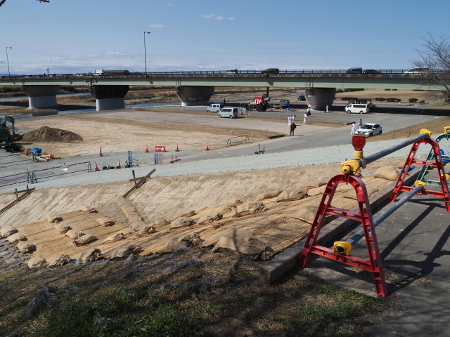 ドンデン場の階段に土を盛った工事の痕跡