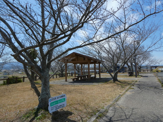 宮川右岸堤防道路にて(ラブリバー公園付近)